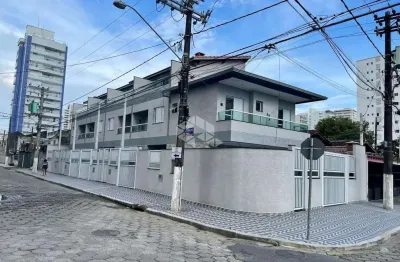 Triplex com entrada individual  á venda na praia grande, bairro aviação com 3 quartos, 1 suite, sacada privativa e 1 vaga .