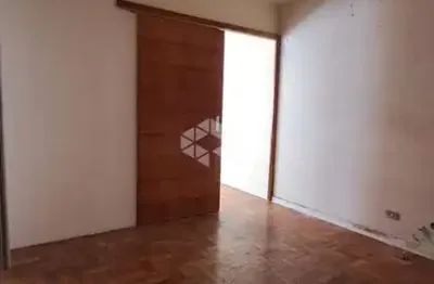 Kitão a venda na liberdade, com 1 quarto e sala divididos