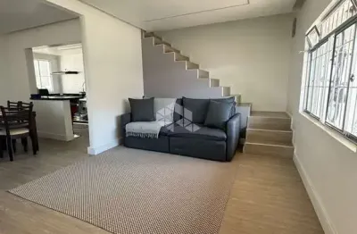 Casa a venda na praia grande, bairro flórida, com 2 quartos, 2 banheiros e 4 vagas