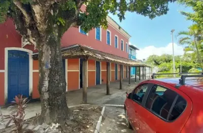 Casarão com mais de 100 anos no centro de itaparica.