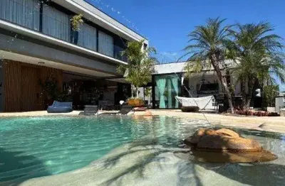 Casa exclusiva à venda no condomínio itahyê alphaville – conforto, tecnologia e lazer em três terrenos.