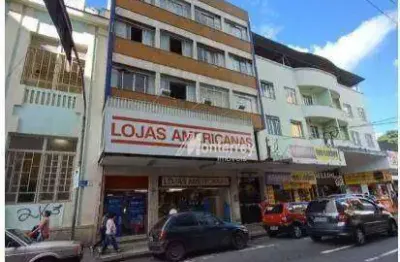 Se você pensa em morar no centro com ótimo custo benefício, essa é sua chance: apartamento de 1 quarto, sala, cozinha (com armário), banheiro social e