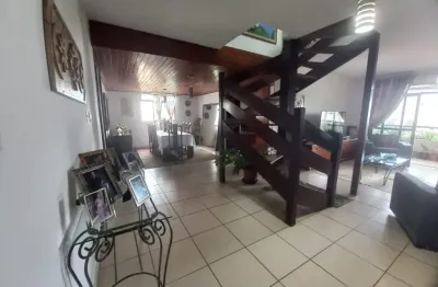 Apartamento dupex com 6 quartos / próximo ao espaço cultural