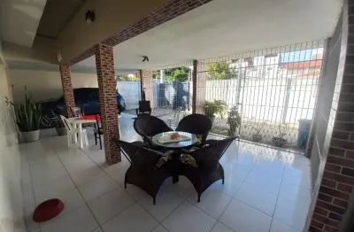 Casa ampla à 2 quadras do mar com 3 quartos amplos próximo à br da estrada de cabedelo