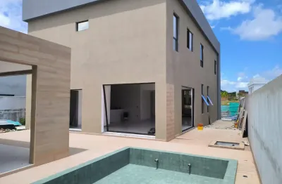 Casa no Alphaville Paraíba, com 307 metros quadrados / Possui 4 quartos suítes