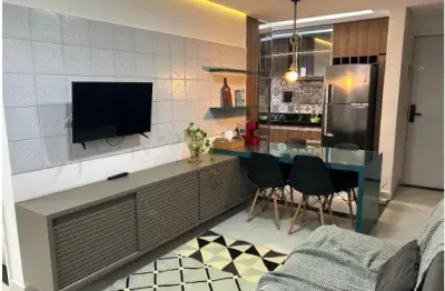 Apartamento térreo de 2 quartos com área privativa e condomínio fechado