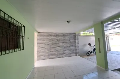 Casa ampla no Bairro do José Américo, em rua calçada, possui 2 quartos