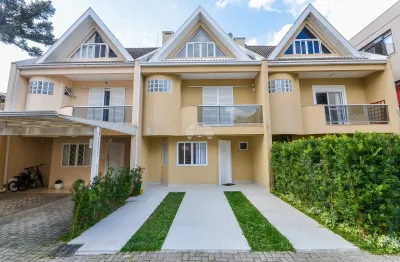 Sobrado design no bacacheri: 165m², totalmente reformado, 3 quartos (1 suíte) e 3 vagas.