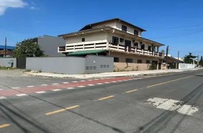 Predio residencial c/aprox.550m2 c/06aptos e terreno c/area de 861m2 no bairro aventureiro!