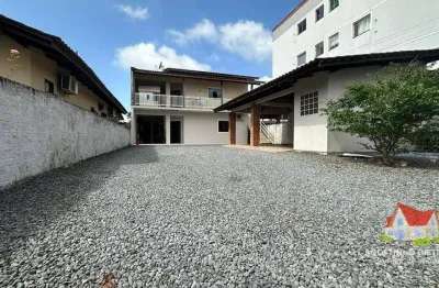 Sobrado residencial c/02 aptos de 03 quartos+moveis planejados+area c/churrasqueira no bairro aventureiro!