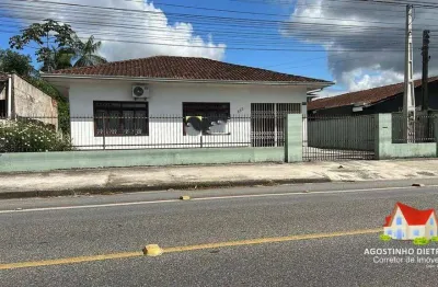 Terreno C/Area total de 810,00 m2 + Residencia em Alvenaria C/Laje No Bairro Iririu!