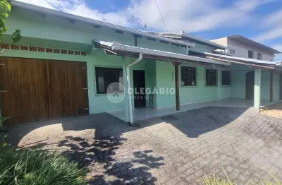 Casa com 4 quartos à venda no Centro, Penha 