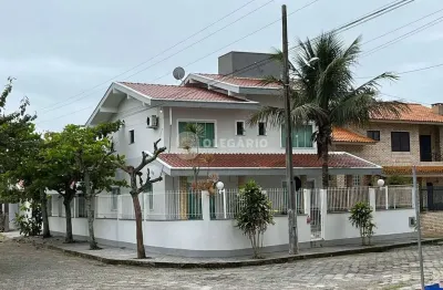 Casa com 6 quartos à venda no Centro, Penha 