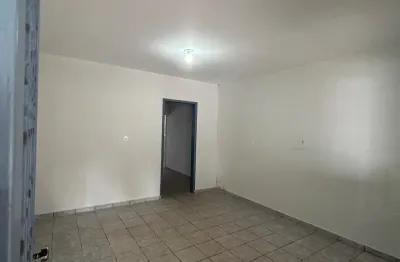 Casa  de laje recém-reformada com 2 quartos na qr 402 - samambaia norte