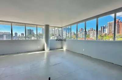 Inbox cia imobiliária vende- apartamento de três quartos com suíte no centro.