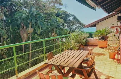 Espetacular cobertura duplex à beira-mar da praia de canasvieiras, florianópolis, com uma vista linda para um por do sol no mar.