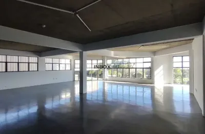 Ampla sala comercial de andar em frente a rodovia 470 em bento gonçalves