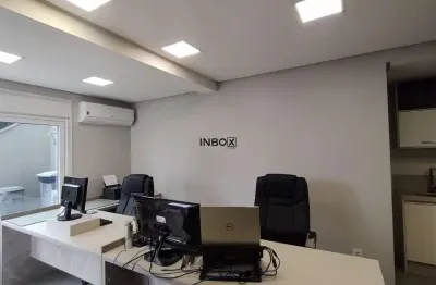Sala com 4 estações de trabalho no bairro glória em bento gonçalves