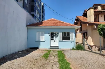Inbox cia imobiliaria aluga - casa com pátio individual ideal para comércio de pequeno porte.