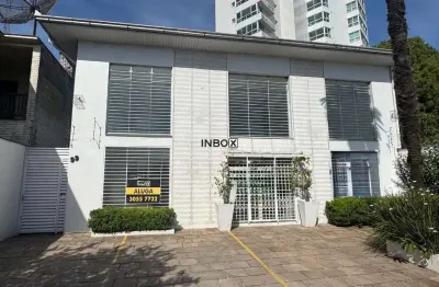 Inbox cia imobiliária aluga excelente sala comercial em rua de grande fluxo de veículos.