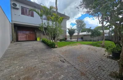 Linda casa individual semimobiliada com 03 dormitórios e piscina localizada no bairro juventude da enologia na cidade de bento gonçalves