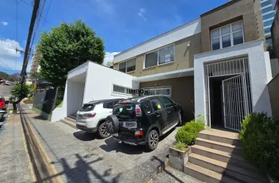 Inbox cia imobiliária aluga esta bela casa comercial com 308m² e duas vagas de estacionamento no centro da cidade de bento gonçalves