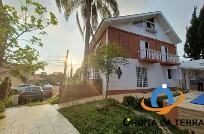 Imperdível casa de luxo com 5 quartos e 5 suítes no condomínio exclusivo de São Braz, Curitiba-PR