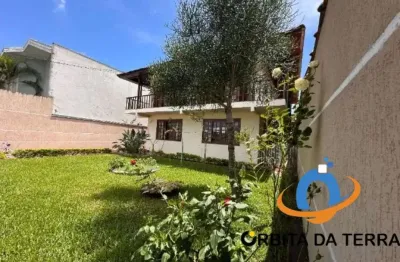 Maravilhosa Casa à Venda em Pinhais-PR, Bairro Emiliano Perneta: 3 Quartos, 2 Banheiros, 2 Vagas de Garagem, 230m² de Área. Venha Conferir!