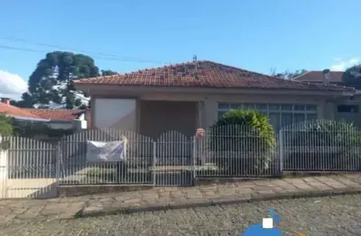 Imperdível: Casa de 6 quartos no Centro da Lapa-PR, com sala ampla e 2 vagas de garagem!