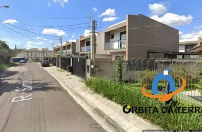 Casa de 3 quartos com suíte e 3 vagas de garagem à venda em Curitiba-PR, bairro Uberaba: confira já!