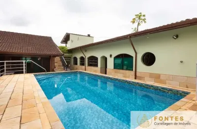 Casa de Luxo à Venda em Peruíbe-SP, Bairro São José: 4 Quartos, 4 Suítes, 1 Sala, 5 Banheiros, 4 Vagas de Garagem, 296m²