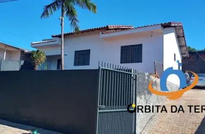 Casa à venda em Ivaiporã-PR, bairro João 23: 3 quartos, 1 suíte, 1 sala, 2 banheiros, 82m² de área. Aproveite!