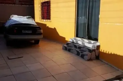 Terreno quitado 12X30 = 390 M², com 3 casas.* CASA da frente com 100 m², 3 dormitórios, 2 salas, cozinha,1 banheiro social, ampla lavanderia, 5 vagas