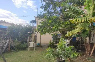 Duas casas no terreno de 605 m2: uma com [45m2], 2 dormitórios, 1 sala, 1 cozinha, 1 banheiro e lavanderia. Outra [35m2], 2 dormitórios, 1 sala, 1 co