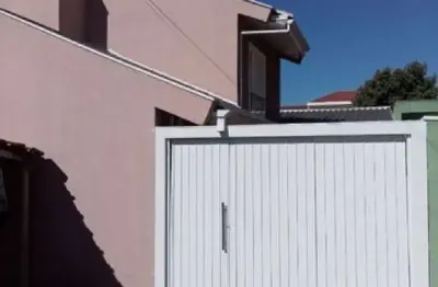 SOBRADO  EM ÓTIMA LOCALIDADE  - 4 Dormitórios, sendo 2 suítes - 3 Banheiro - Sala ampla  - Cozinha - Lavanderia coberta e fechada - Churrasqueira - Ga