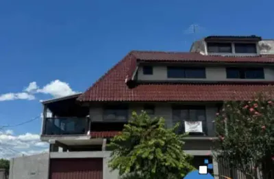 Impecável casa à venda em Curitiba-PR, bairro Cajuru: 3 quartos, 3 banheiros, 2 vagas, 250m². Confira!