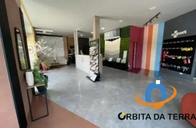 Excelente Oportunidade de Investimento: Ponto Comercial à Venda em Curitiba-PR, Xaxim - 6 Vagas de Garagem - 150m² Área