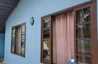 Imperdível: Casa à venda em Antonina-PR, 4 quartos, 1 suíte, 3 banheiros, 4 vagas de garagem, 136m² de área!