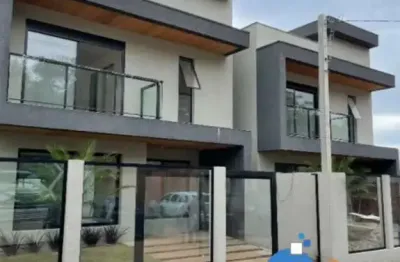 Imperdível Sobrado à venda em Fazenda Rio Grande-PR, bairro Eucaliptos: 3 quartos, 1 suíte, 3 salas, 2 banheiros, 138 m².