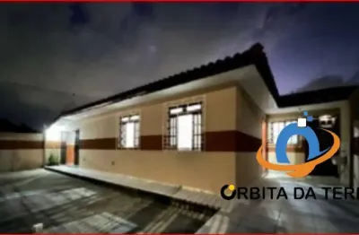 Casa de esquina, reformada, medindo 55m² averbados, 151m² de terreno e Edícula 20m² de  3 dormitórios; Sala;