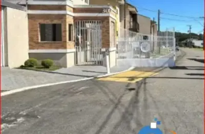 SOBRADO EM CONDOMÍNIO sendo uma suíte com espaço para closet e vista para o bosque do condomínio). Sala de estar e Cozinha integrada Espaço Goumet com