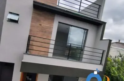 Imperdível casa à venda em Curitiba-PR, bairro Xaxim: 3 quartos, 1 suíte, 1 sala, 3 banheiros, 3 vagas de garagem, 105m² de área.