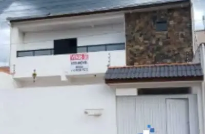 Imóvel de alto padrão com 4 quartos e 4 banheiros na Fazenda Rio Grande-PR, bairro Veneza - 3 vagas de garagem e 200m².