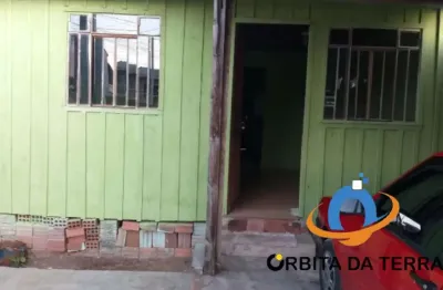 Excelente oportunidade de investimento: Casa à venda em Curitiba-PR, bairro Sítio Cercado, 2 quartos, 1 banheiro, 1 vaga de garagem, 138m².