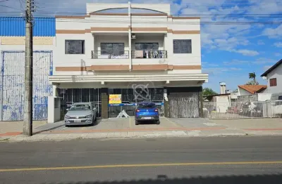 Prédio comercial com 3 apartamentos no 2º pavimento