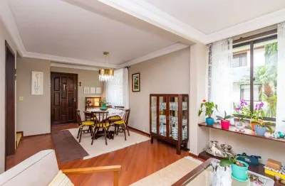 Sobrado triplex em condomínio fechad no bairro ahú - curitiba/pr