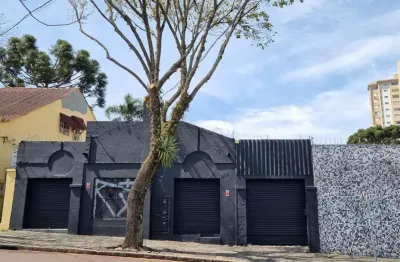 Loja comercial à venda no centro de curitiba com  uma vaga de garagem
