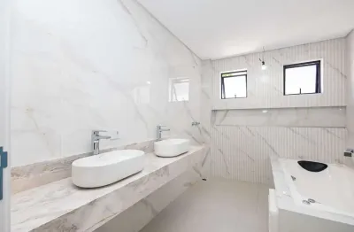 Casa  no bairro ahu, 3 quartos em condominio de somente 3 casas .