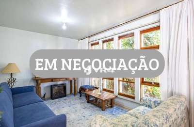 Casa Térrea com 3 Quartos no Água Verde | Quintal | Edícula | Terreno ZR4 | à venda por R$ 970.000 - Curitiba/PR
