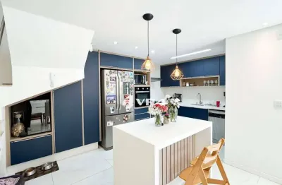 Sobrado com 3 dormitórios para alugar,  por R$ 5.150/mês - Hauer - Curitiba/PR